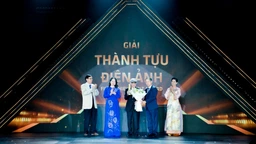 Khai mạc LHP châu Á Đà Nẵng: NSND Đặng Nhật Minh nhận giải Thành tựu điện ảnh