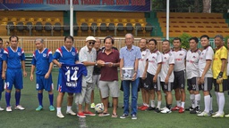 Bóng đá Việt Nam: Một con người đau...