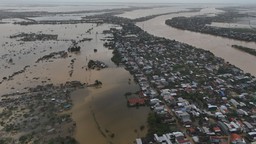 Người dân Huế chạy lụt lần thứ 4