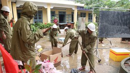 Công an tỉnh Đắk Lắk xuất quân khắc phục hậu quả lũ lụt cho người dân