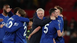 HLV Everton nói điều khiến tất cả ngỡ ngàng khi học trò bị đuổi vì tát... đồng đội