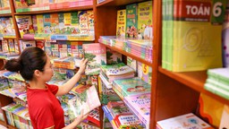 Bộ GD&ĐT sẽ cấp phát miễn phí toàn bộ sách giáo khoa cho học sinh vùng lũ