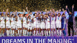 Thắng đậm ĐKVĐ châu Âu, đội bóng châu Á lần thứ 4 vô địch thế giới và thâu tóm hết danh hiệu cá nhân