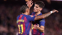 Raphinha lập cú đúp, Barca bỏ xa Real Madrid 7 điểm ở La Liga