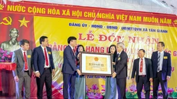 Trao Bằng xếp hạng Di tích quốc gia di tích lịch sử “Đền Song Trung và mộ Hoàng Vĩnh Tộ, Hoàng Vĩnh Dụ