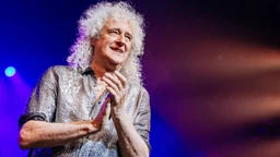 Queen tung ca khúc Giáng sinh chưa từng được phát hành