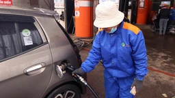 Giá xăng dầu tiếp tục giảm từ 15h hôm nay 25/12