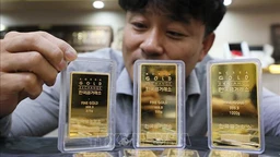 Giá vàng châu Á thấp nhất hai tuần