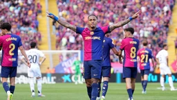 Barcelona đang chơi thứ bóng đá 'không giống ai'?