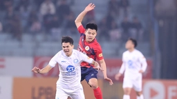 Chuyên gia Đoàn Minh Xương: 'V-League còn nhiều nghịch lý'