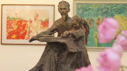 Hình tượng Chủ tịch Hồ Chí Minh trong nghệ thuật tạo hình