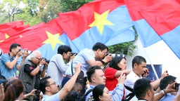Giải thưởng Khoảnh khắc nghề báo - cuộc thi “chúng ta nói về chúng ta”