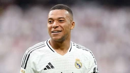Mbappe vượt Salah và Lewandowski để giành 2 danh hiệu cao quý trong một mùa giải