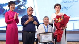 Giải thưởng Thiếu nhi Dế Mèn lần 6 - 2025: Nhạc sĩ Phạm Tuyên được vinh danh "Hiệp sĩ Dế Mèn"