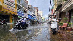 Thời tiết ngày 4/5: Nắng nóng diện rộng, chiều tối mưa dông cục bộ