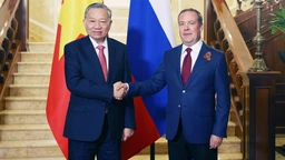 Tổng Bí thư Tô Lâm hội kiến Chủ tịch Đảng Nước Nga Thống nhất Dmitry Medvedev