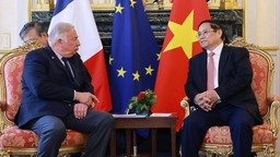 Thủ tướng Phạm Minh Chính hội kiến Chủ tịch Thượng viện Pháp Gérard Larcher