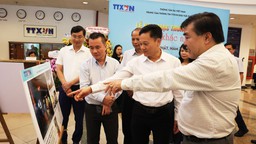 Triển lãm, trao giải cuộc thi ảnh “Khoảnh khắc nghề báo”