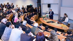 Thủ tướng phát biểu về chính sách tại Đại học Kinh tế Stockholm