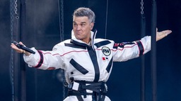 Robbie Williams và màn trở lại hoành tráng của "ông hoàng giải trí"