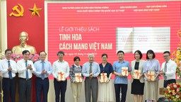 “Tinh hoa cách mạng Việt Nam” qua ngòi bút Hà Đăng