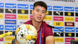 Trung vệ Duy Mạnh: ‘Tôi từng chặn đứng Man United, giờ là Malaysia’