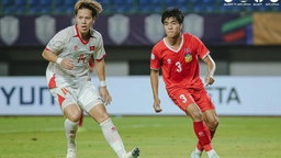 HLV U23 Lào bất ngờ khen cầu thủ Việt kiều của U23 Việt Nam