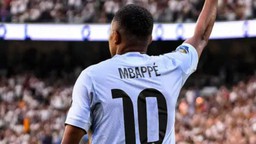 Kylian Mbappe mặc áo số 10: Huyền thoại bắt đầu