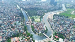 Đập dâng có đài quan sát trên sông Tô Lịch dần thành hình