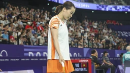 Tay vợt Thùy Linh lại kiệt sức 