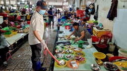 Cử tri Hà Nội chất vấn về an toàn thực phẩm