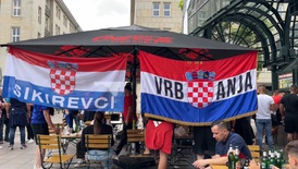 Hamburg sôi động với cổ động viên Croatia và Albania 