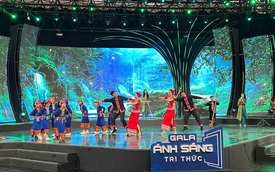 Gala “Ánh sáng tri thức 2025” với chủ đề “Tự hào hai tiếng Việt Nam”