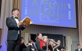 Nghệ sĩ tenor Park Sung Min: "Trên sân khấu hay sân cỏ, không ai thành công một mình"