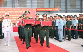 Lễ bàn giao 13.563 mẫu hài cốt liệt sĩ phục vụ giám định ADN, xác định danh tính tại Sân bay Gia Lâm