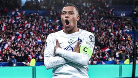 Thủ quân Mbappe ra oai với cú đúp đẳng cấp, Pháp thổi bay 'Cơn lốc màu da cam'
