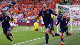 ĐIỂM NHẤN Ba Lan vs Hà Lan: Người hùng Weghorst và chiến thắng toát mồ hôi của Koeman