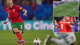 BÌNH LUẬN: Vỗ tay cho Ronaldo, gào thét vì Pepe