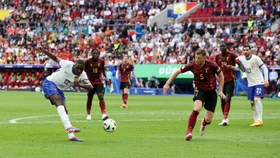 Thắng Bỉ tối thiểu nhờ pha đá phản lưới nhà, ĐT Pháp đoạt vé vào tứ kết 