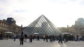 Pháp: Bảo tàng Louvre tăng giá vé với các du khách ngoài EU