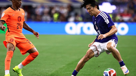Người hùng ĐT Nhật Bản chấp nhận rủi ro khi đi tất ngắn ở World Cup 2026, khuyên cầu thủ nhí không học theo