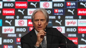 Tân HLV ĐT Bồ Đào Nha chốt khả năng triệu tập Ronaldo sau World Cup 2026
