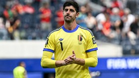 Thủ môn Thibaut Courtois tiết lộ muốn ở lại sân, HLV ĐT Bỉ vẫn thay ra ở trận thua Tây Ban Nha 