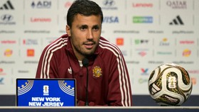 Đội trưởng ĐT Tây Ban Nha khen ngợi Messi: '39 tuổi vẫn là cầu thủ hay nhất World Cup'