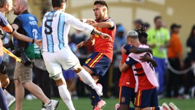 Cầu thủ Argentina và Tây Ban Nha xô xát sau trận chung kết World Cup 2026