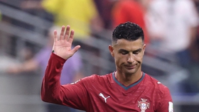 Ronaldo không gặp người hâm mộ, lên chuyên cơ riêng ngay khi trở về Bồ Đào Nha
