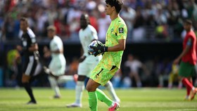 Chặn đứng Mbappe trên chấm 11m, thủ môn Morocco đi vào lịch sử World Cup