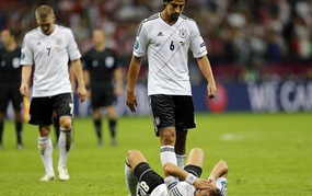 Đức chưa thể giải cơn khát danh hiệu 16 năm: Cái chết của ông vua lội ngược dòng