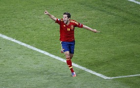 VIDEO: Ghi bàn như tiền đạo, Alba nhân đôi cách biệt cho TBN