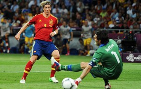 VIDEO: Pha lập công "siêu dự bị" Torres hạ gục Buffon